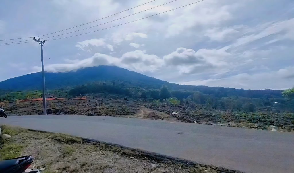 keindahan danau pauh