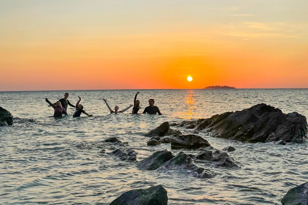 Tiket masuk Pantai Tanjung Gelam Karimunjawa
